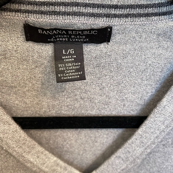 Banana Republic Men’s Luxury Blend V-Neck Sweater size L Colour Gray - Picture 2 of 5